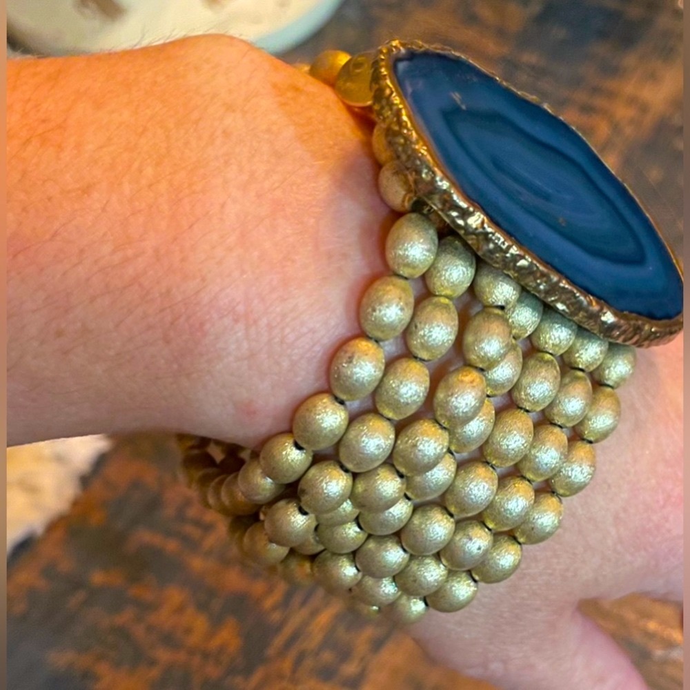 Gold stretch blue agate bracelet